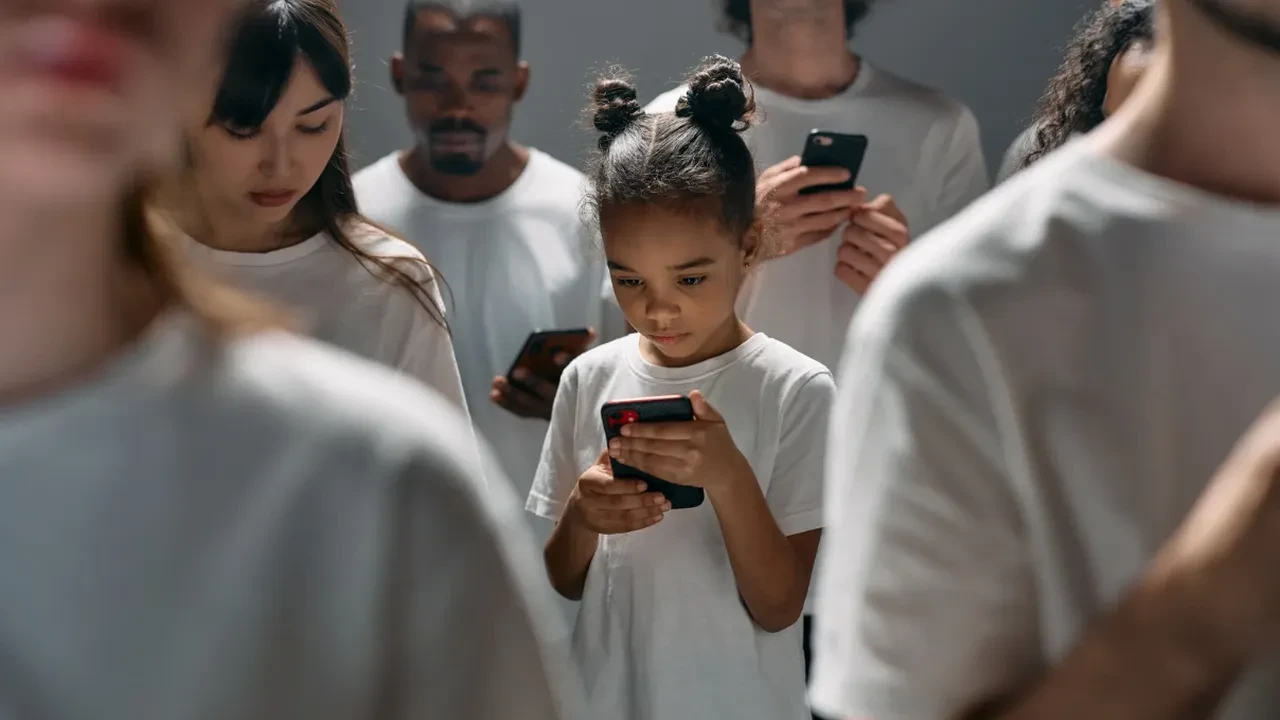15 yaş altına sosyal medya yasağı geliyor! Instagram, TikTok ve YouTube için yeni dönem: 30 milyon TL ceza kapıda