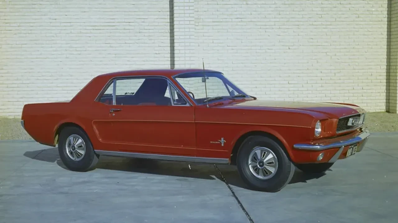 1960'lardan günümüze her dönemin en abartılan otomobilleri belli oldu! Listede sürpriz bir model var