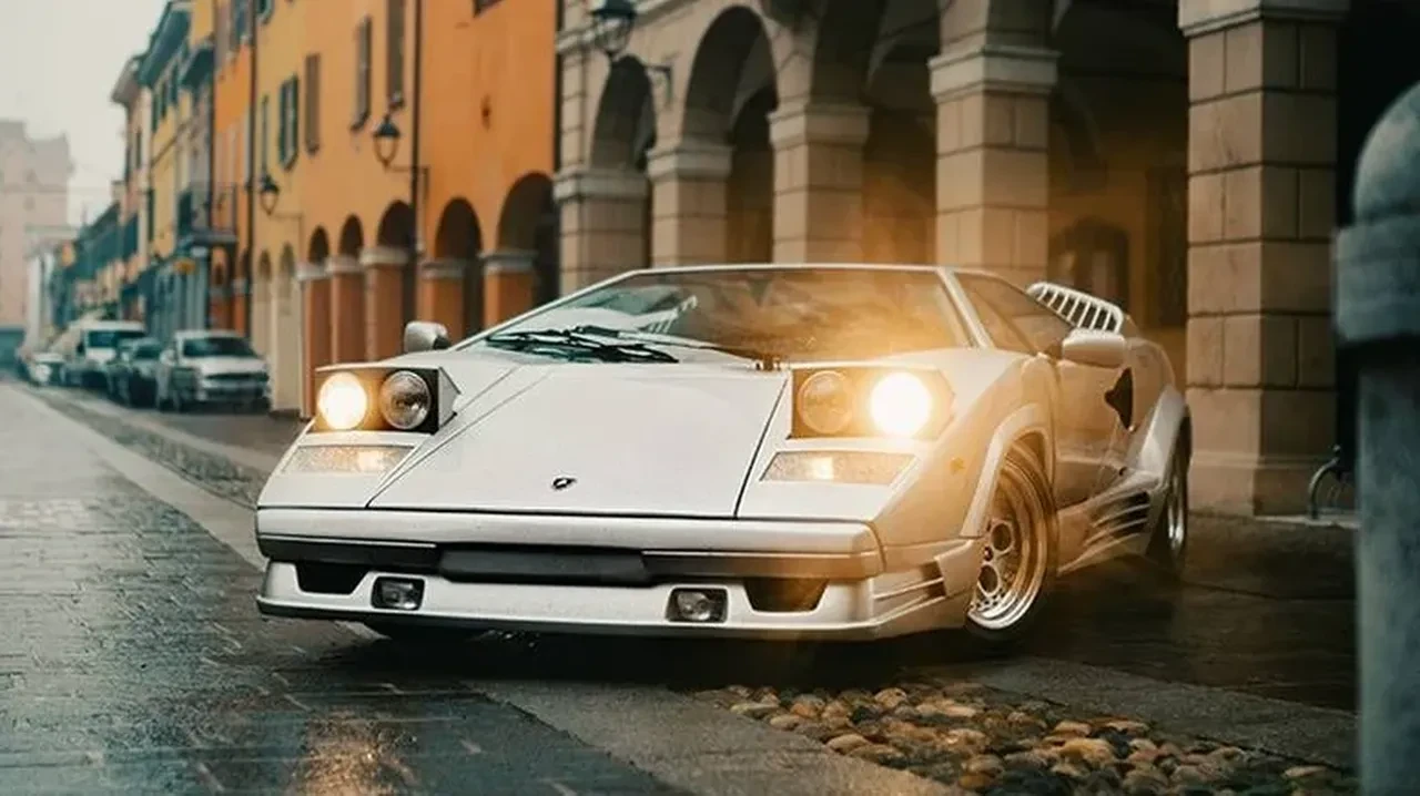 1960'lardan günümüze her dönemin en abartılan otomobilleri belli oldu! Listede sürpriz bir model var