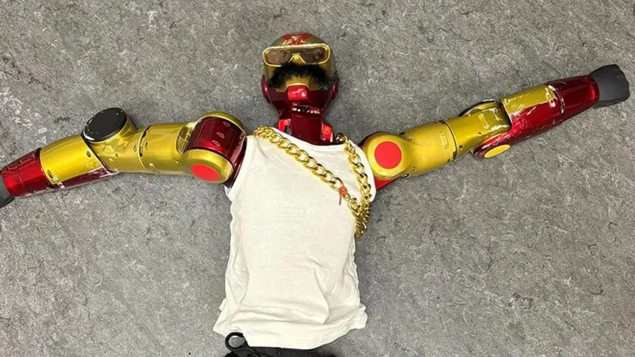 Almanya'da akılalmaz olay! 16 yaşındaki kıza taciz ettiği öne sürülen robota el kondu