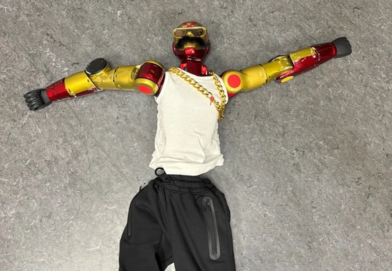 Almanya'da akılalmaz olay! 16 yaşındaki kızı taciz ettiği öne sürülen robota el kondu