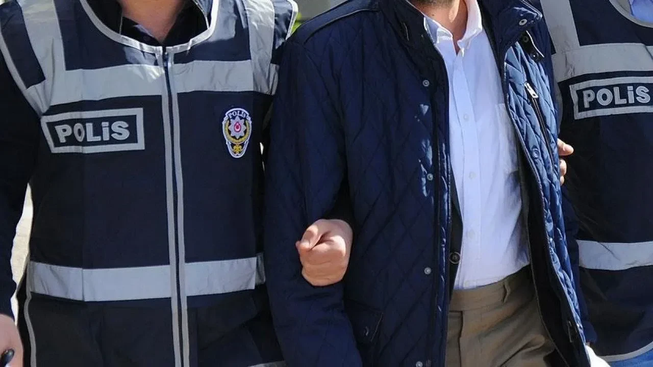 Atatürk'e ve Cumhurbaşkanı Erdoğan'a hakaret eden öğretmen açığa alındı