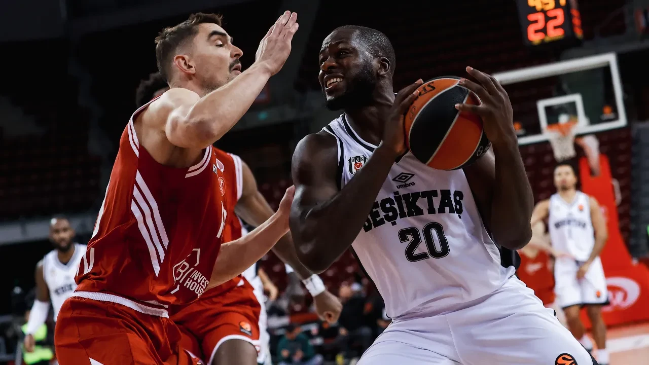 /spor/besiktas-hapoel-tel-avive-dis-geciremedi-siyah-beyazlilar-3-yenilgisini-yasadi-3365312