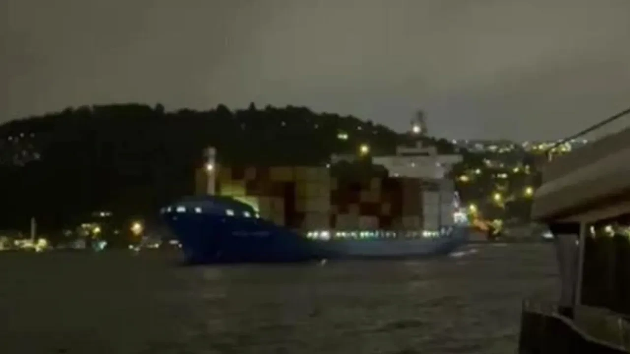 Facianın kıyısından dönüldü! İstanbul Boğazı'nda sürüklenen gemi kurtarıldı