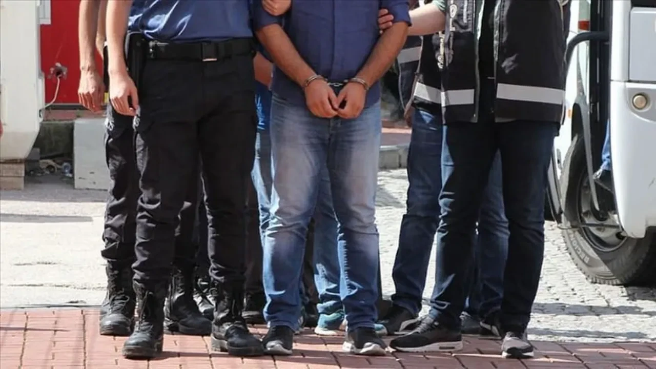 FETÖ'nün güncel yapılanmasına operasyon: İzmir merkezli 4 ilde 21 gözaltı