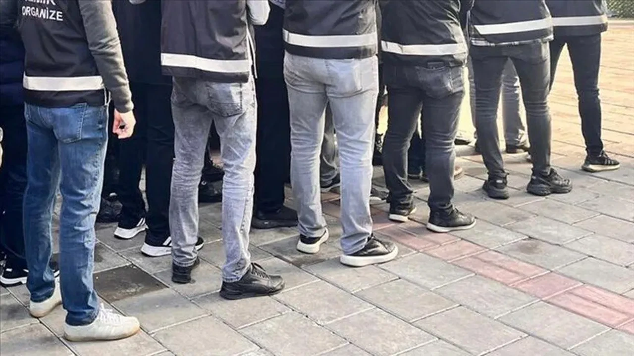 FETÖ'nün güncel yapılanmasına operasyon: İzmir merkezli 4 ilde 21 gözaltı