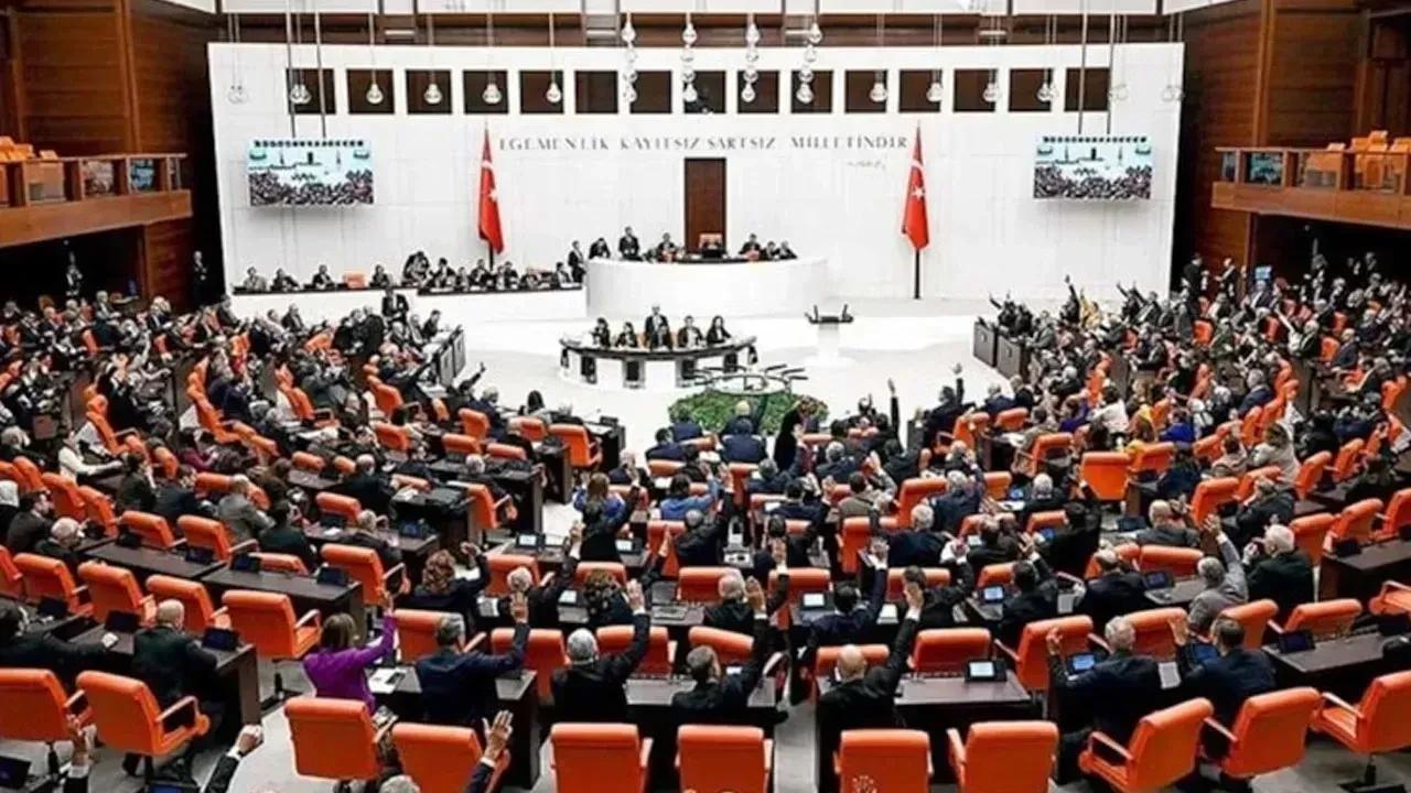 Fon yasa teklifi TBMM komisyonunda kabul edildi!