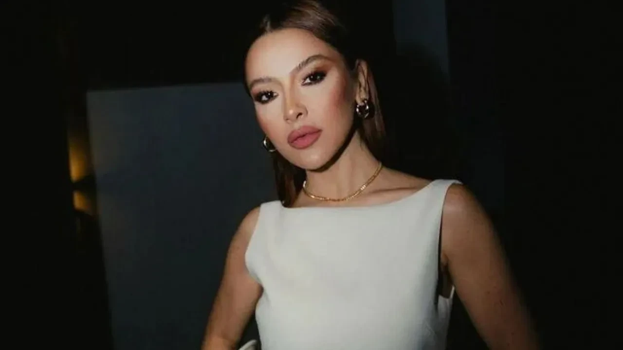 Hadise gözyaşlarına boğularak anlattı: "Çok özlüyorum ama konuşmuyoruz"