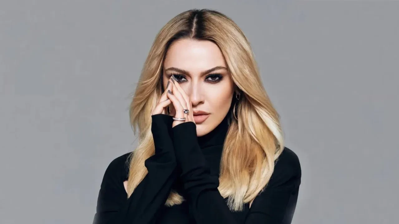 Hadise gözyaşlarına boğularak anlattı: "Çok özlüyorum ama konuşmuyoruz"