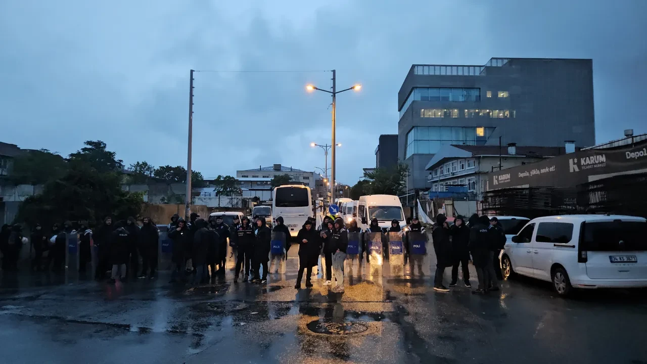 Halk TV’ye kayyum atandı: Polis ekipleri binada arama yapıyor