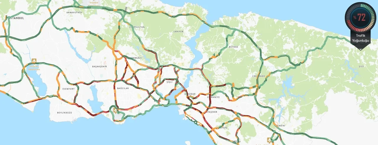 İstanbul'da trafik kilit: Sağanakla birlikte araçlar ilerlemekte güçlük çekiyor