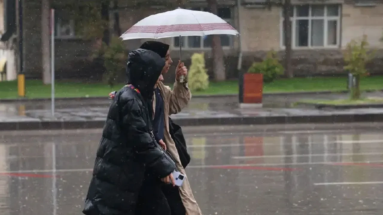 İstanbul’da bazı üniversitelerden sağanak kararı: Çok sayıda üniversite 15 Ekim’de dersleri tatil etti