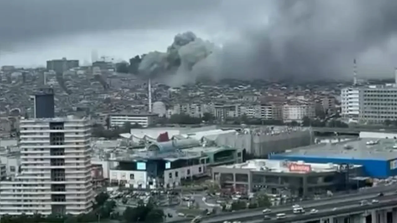 İstanbul'da korkutan yangın: Çok sayıda ekip sevk edildi