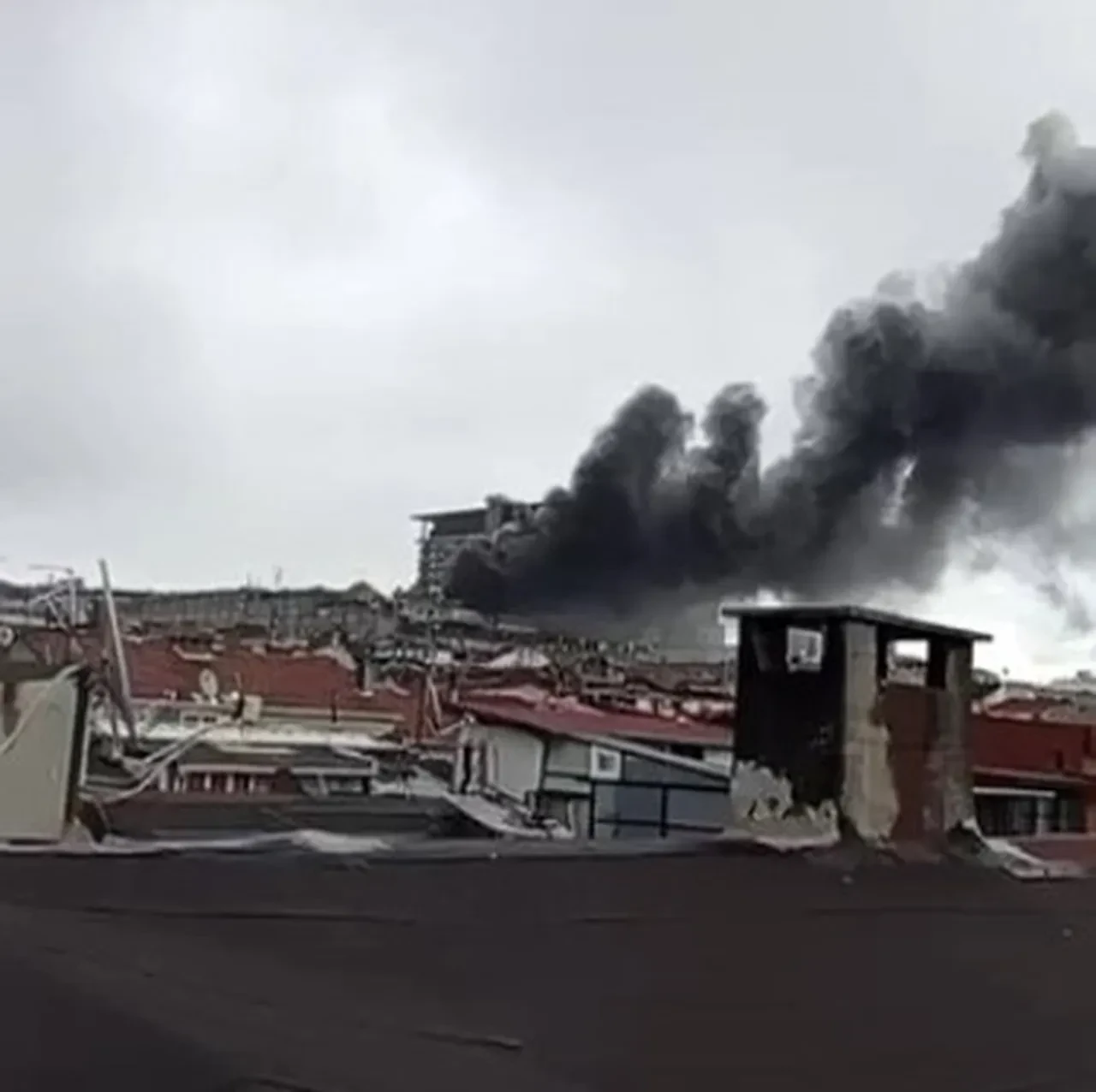 İstanbul'da korkutan yangın: Çok sayıda ekip sevk edildi