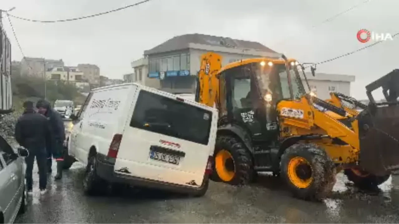 İstanbul'da yağış sonrası korkutan görüntü! 