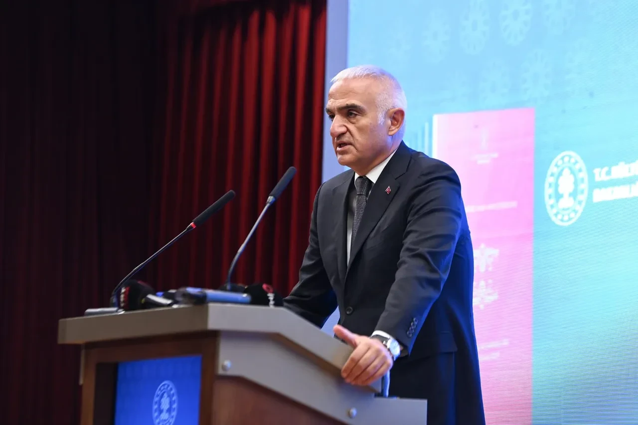Kürtçe yazılı miras ve Rami’nin dönüşüm hikâyesi kitaplarda buluştu: Bakan Ersoy’dan millî kütüphanede birlik ve kardeşlik mesajı