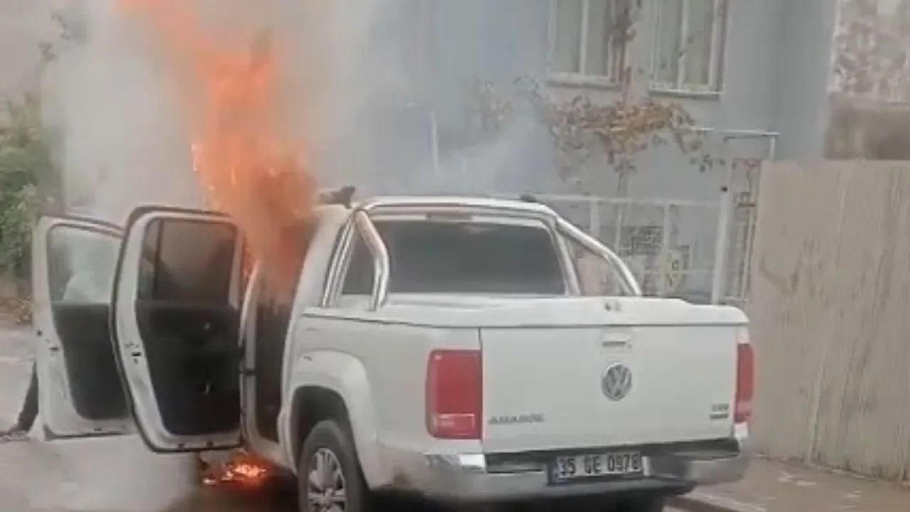 Otomobili aniden patladı! İzmir'den korkunç görüntüler kamerada