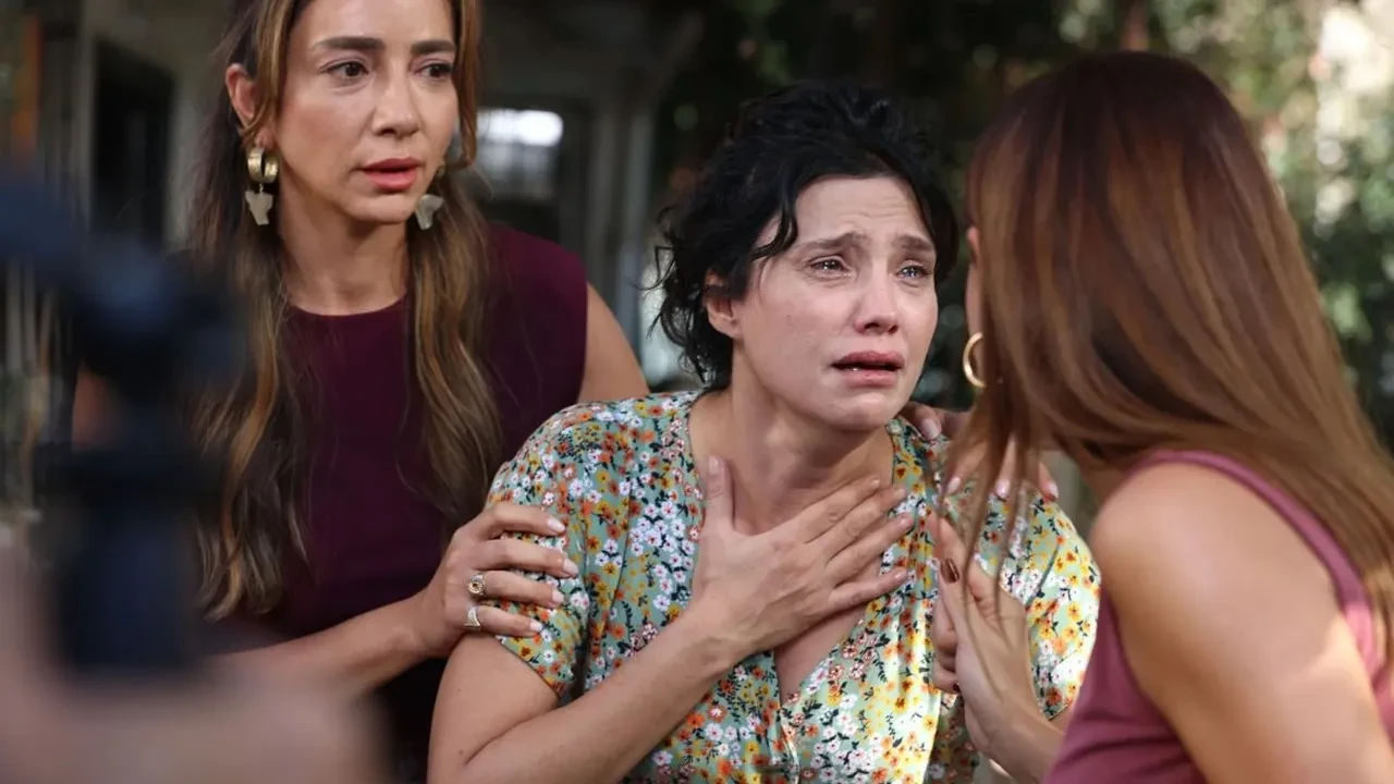 Reyting rekoru kıran Altı Üstü İstanbul dizi oyuncuları sosyal medyayı da kırdı geçirdi! Fenomen sese çektikleri video izlenme ve paylaşım rekoru kırdı
