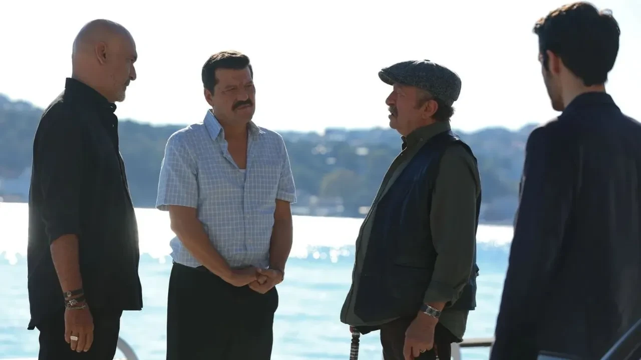 Reyting rekoru kıran Altı Üstü İstanbul dizi oyuncuları sosyal medyayı da kırdı geçirdi! Fenomen sese çektikleri video izlenme ve paylaşım rekoru kırdı