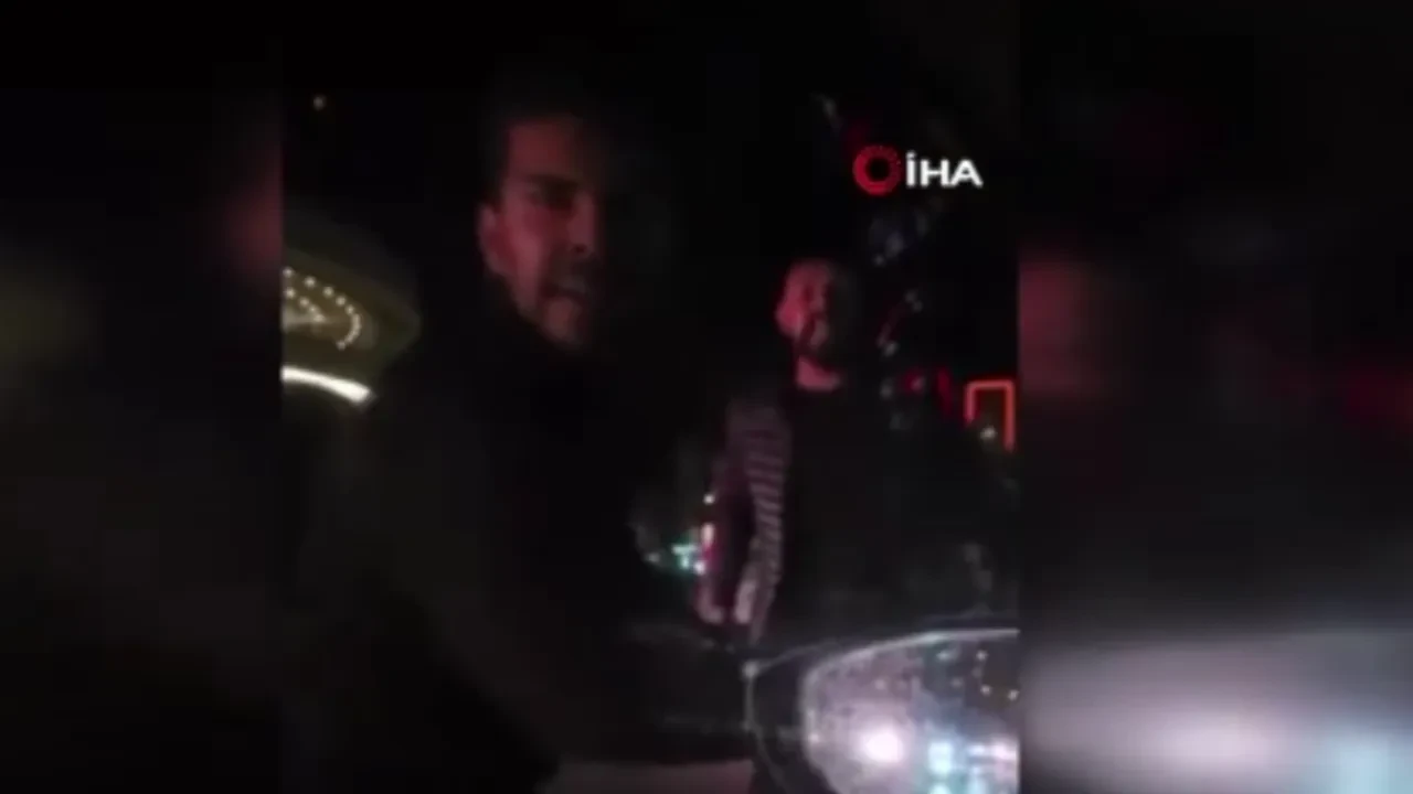 Şehir eşkıyası kamerada: Aracından inip tehditler savurdu