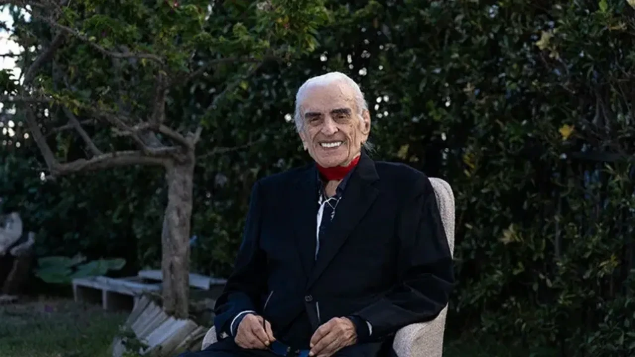 Türk pop müziğinin usta isimlerinden Alpay hayatını kaybetti!