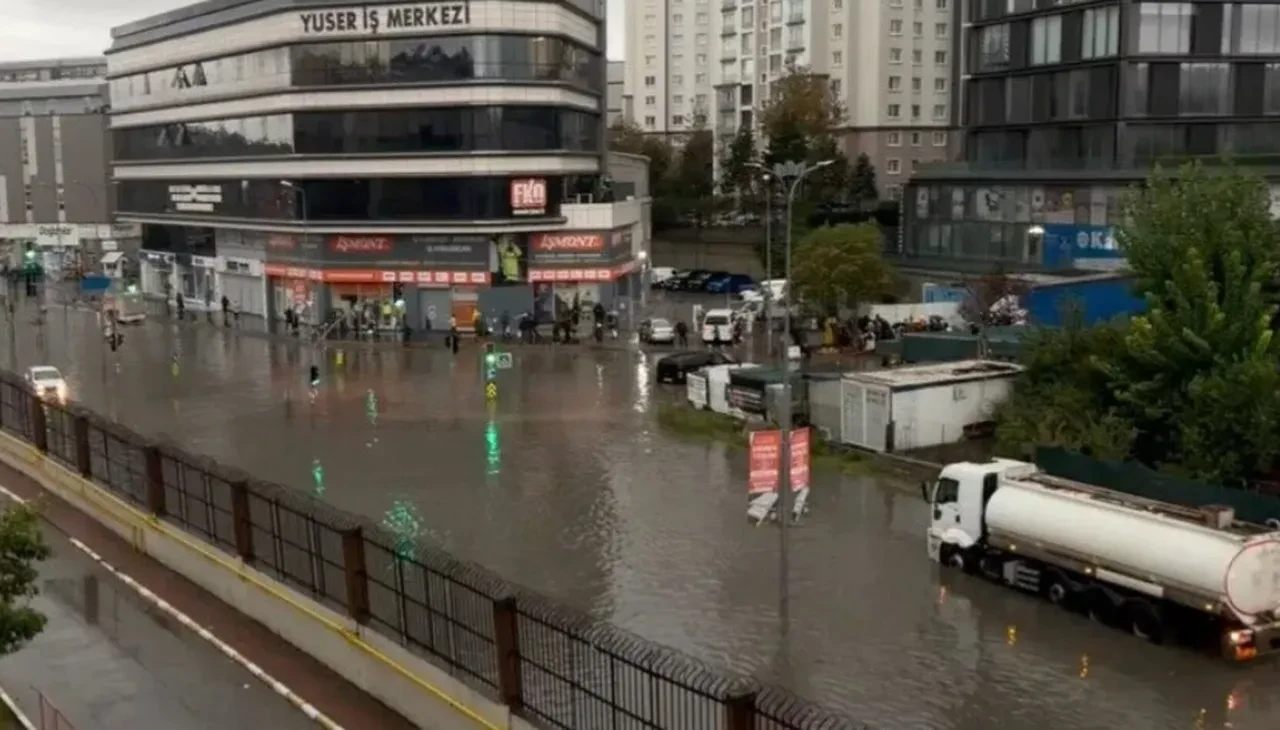 Yarın okullar tatil mi 15 Ekim? İstanbul Valiliği okullar tatil açıklaması yaptı mı?