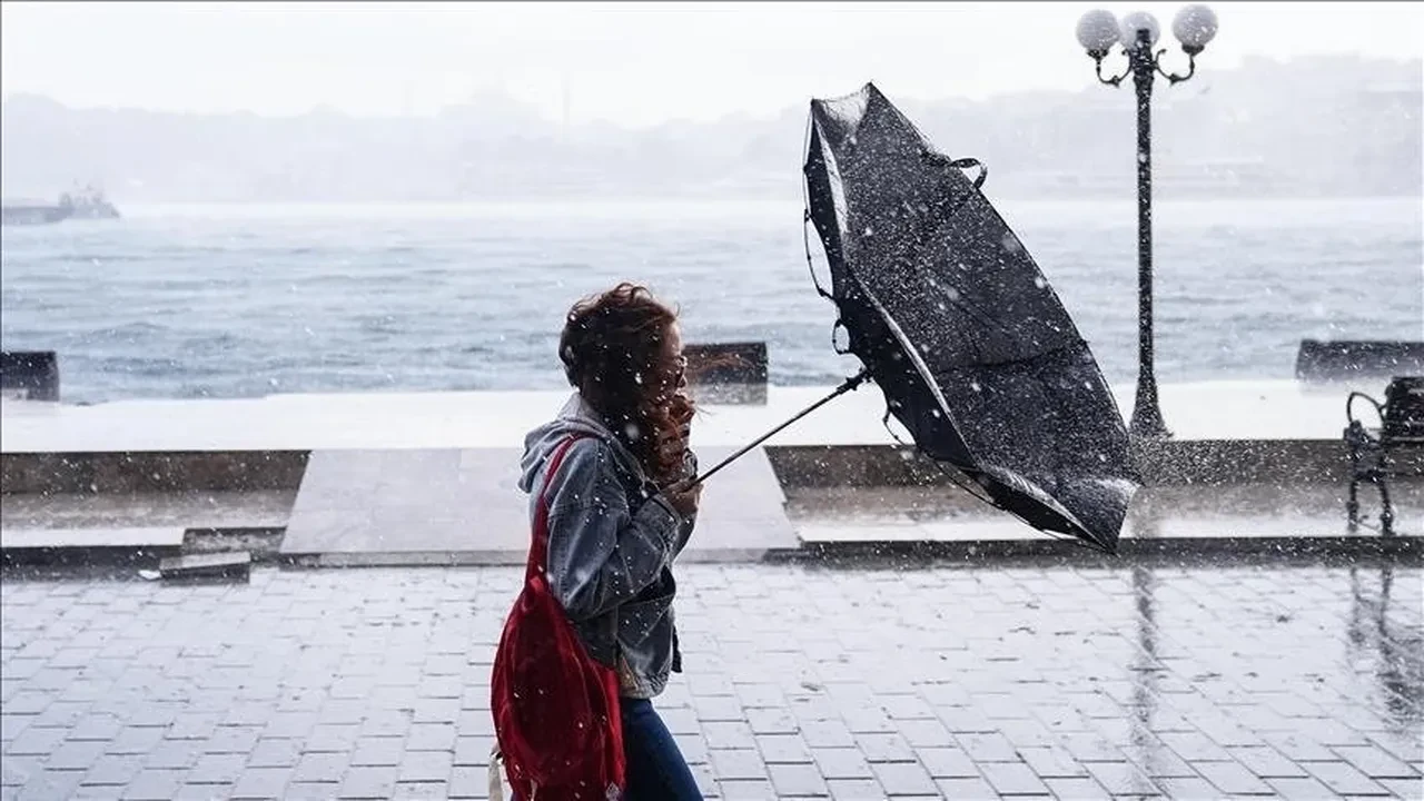 15 Ekim 2026 hava durumu: Meteoroloji'den İstanbul dahil çok sayıda il için 'aşırı yağış' uyarısı: Saatte 80 kilometre hızla esen fırtına geliyor