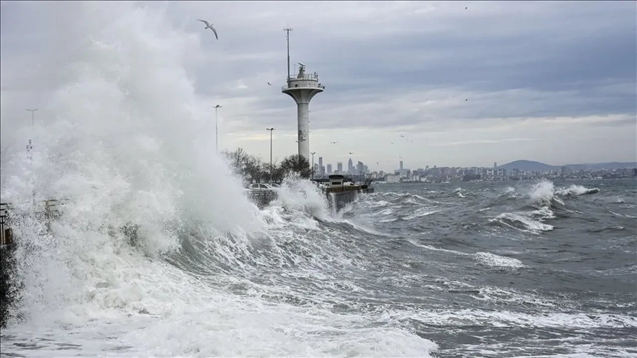 15 Ekim 2026 hava durumu: Meteoroloji'den İstanbul dahil çok sayıda il için 'aşırı yağış' uyarısı: Saatte 80 kilometre hızla esen fırtına geliyor