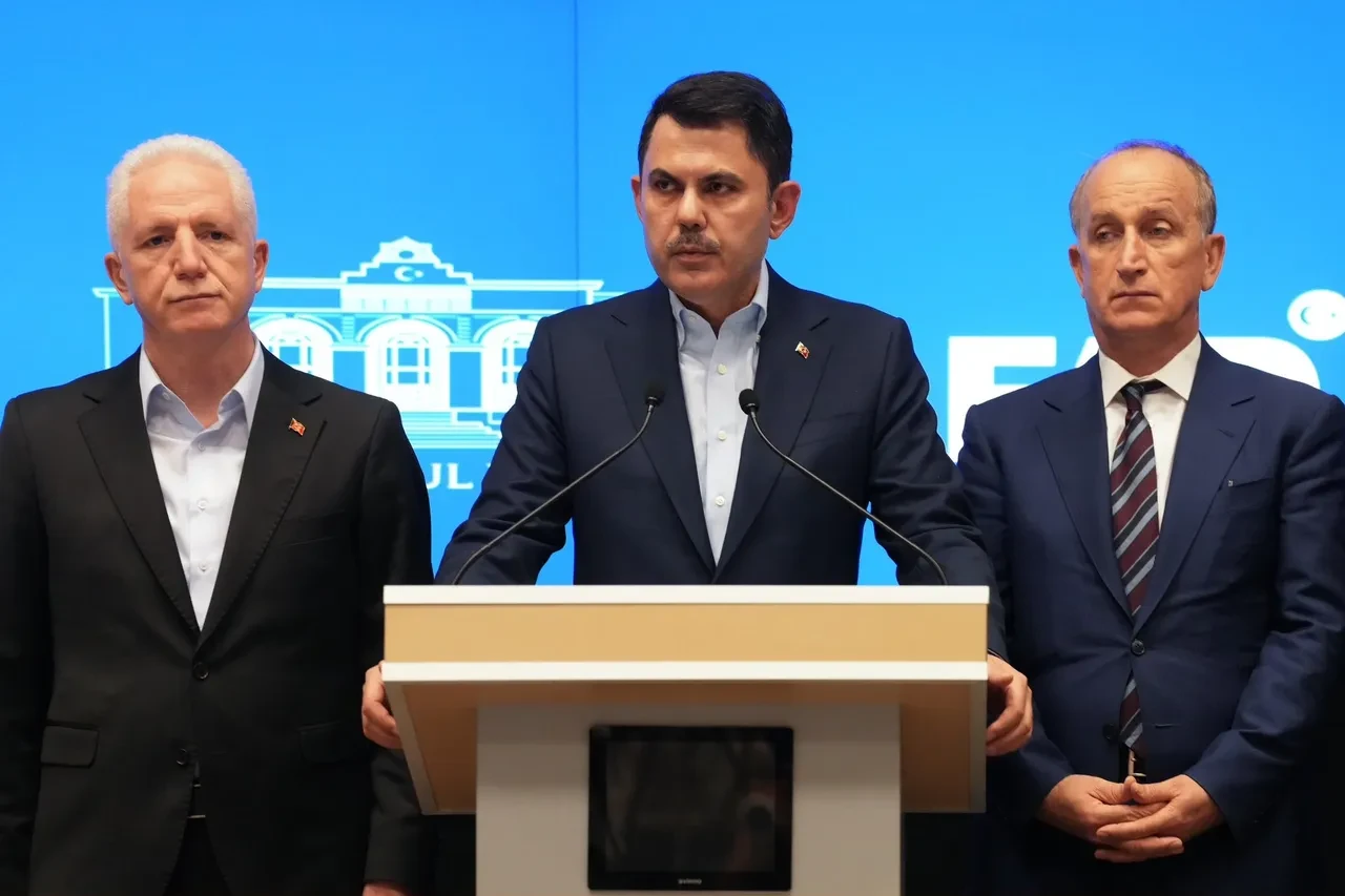 Bakan Murat Kurum İstanbul'da kritik toplantı sonrası selin bilançosunu açıklayıp tüm belediyelere çağrı yaptı