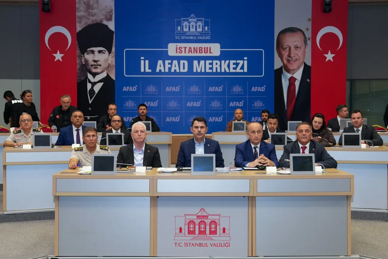 Bakan Murat Kurum İstanbul'da kritik toplantı sonrası selin bilançosunu açıklayıp tüm belediyelere çağrı yaptı