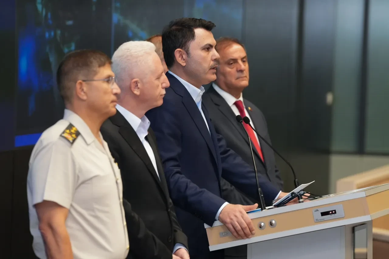 Bakan Murat Kurum İstanbul'da kritik toplantı sonrası selin bilançosunu açıklayıp tüm belediyelere çağrı yaptı