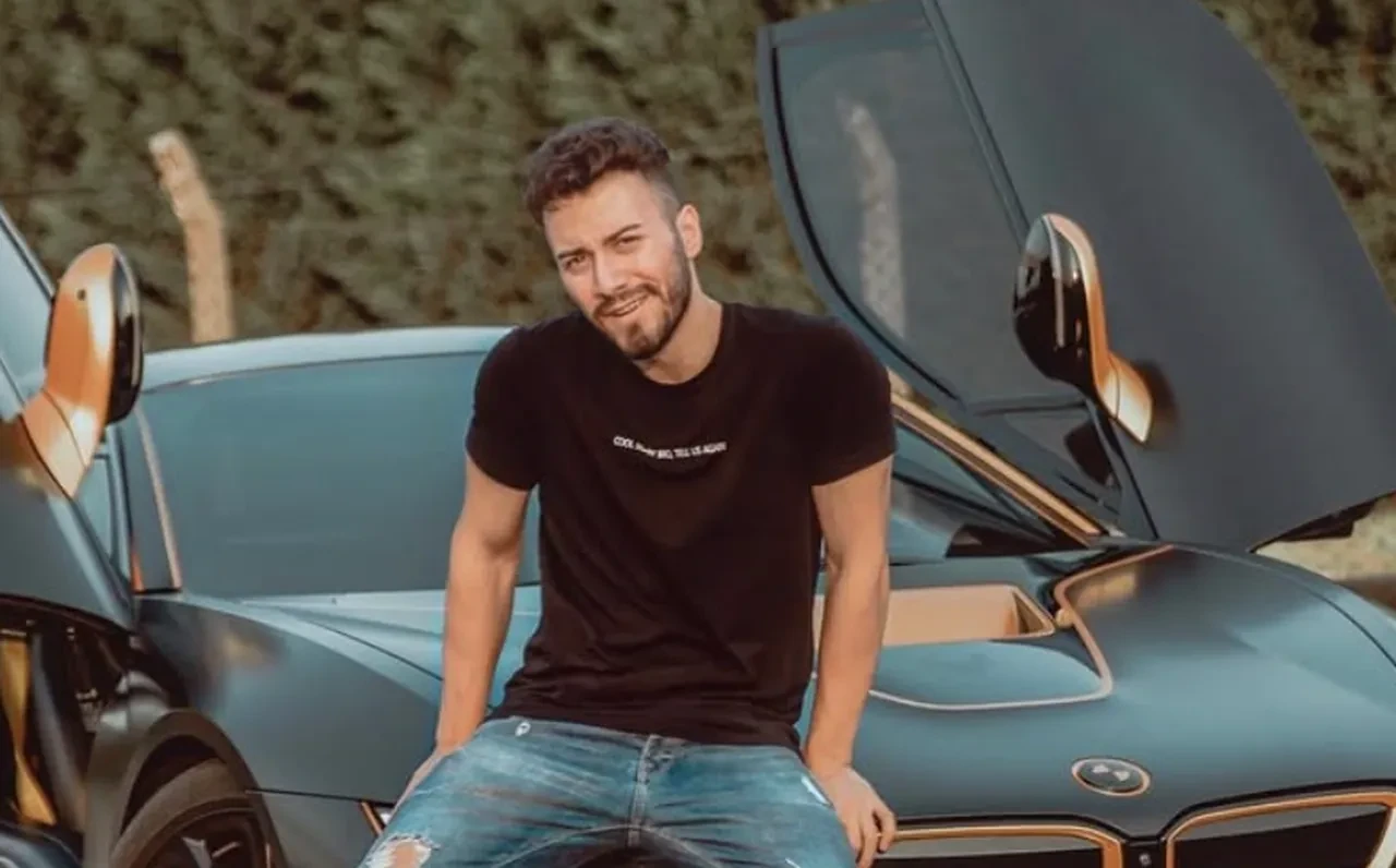 Enes Batur'un kaybolan plaketini bulana vereceği para ödülü şoke etti! İddialar arttı