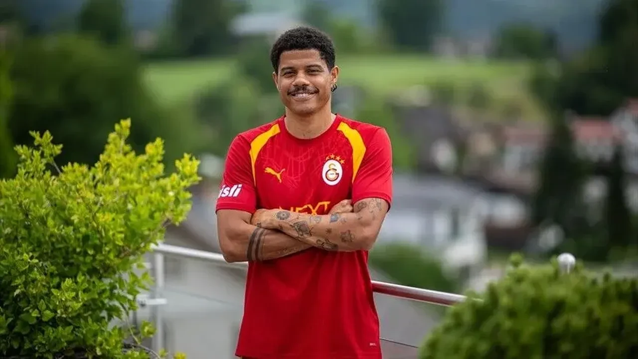 Galatasaray'ın yıldızına Premier Lig kancası! Okan Buruk nihai kararını verdi