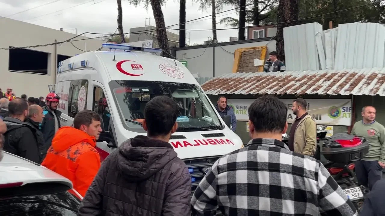 İnşaat işçisi kuyuya düştü: Diğer işçiler gözyaşlarına hakim olamadı