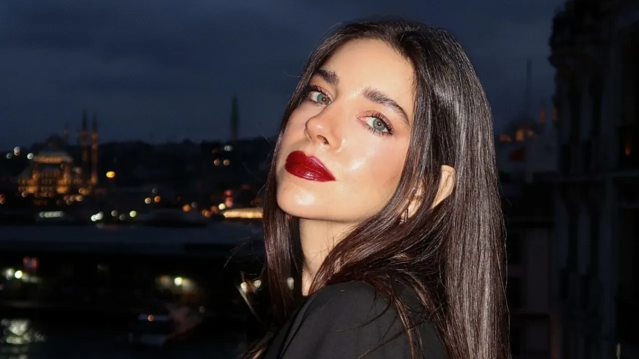 İstanbul’da araçlar sular altında kaldı! Elvin Levinler’in trafikteki paylaşımı tepki çekti