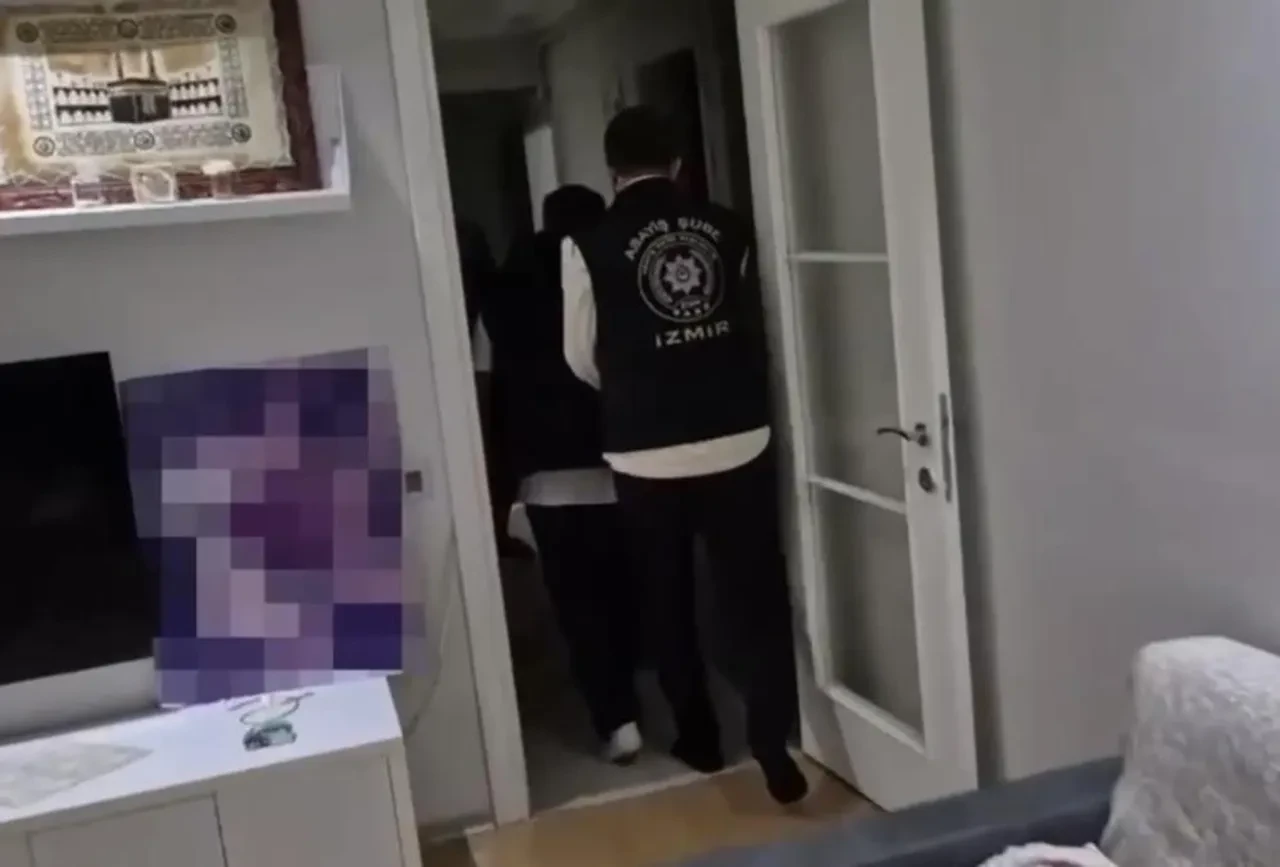 İzmir’de şafak operasyonu: 164 kişi enselendi