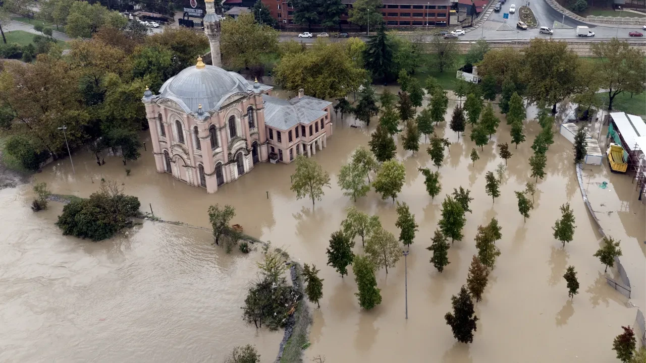Sel felaketi İstanbul'u yıktı geçti 11