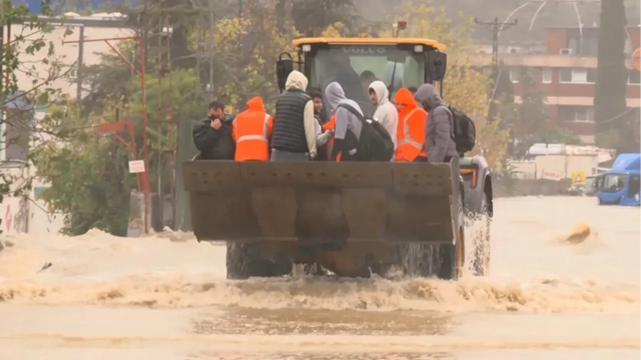 Sel felaketi İstanbul'u yıktı geçti 2
