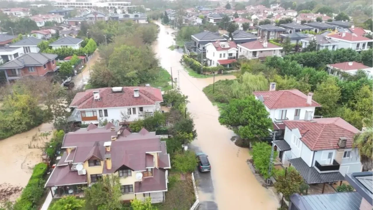 Sel felaketi İstanbul'u yıktı geçti 4