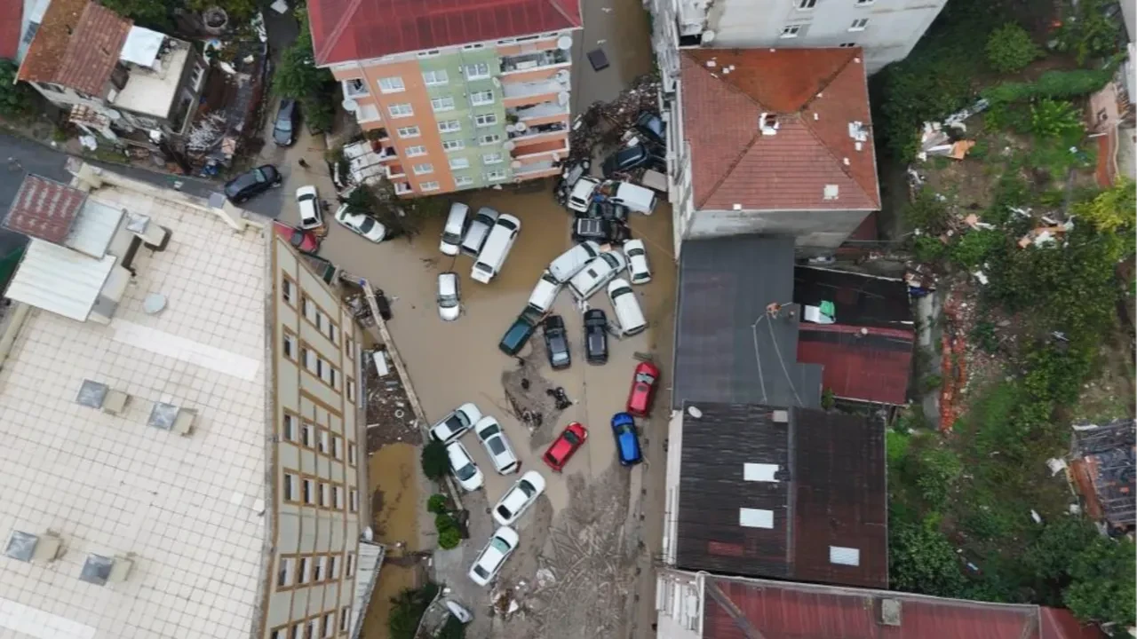 Sel felaketi İstanbul'u yıktı geçti 6