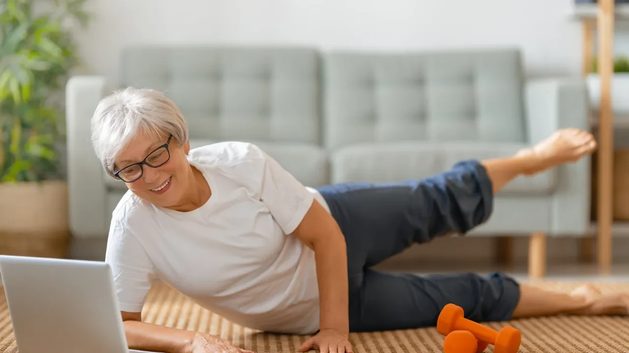 Spor salonuna gitmeye gerek yok! Evde yapacağınız 10 hareket