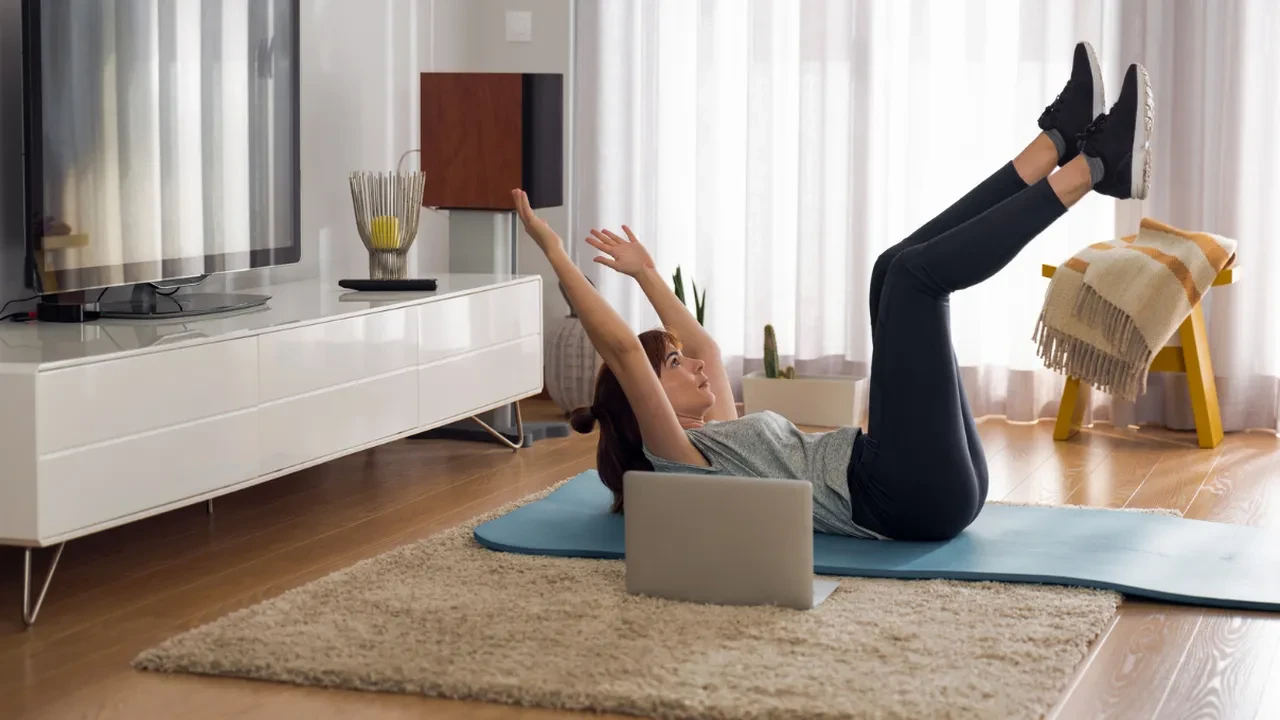 Spor salonuna gitmeye gerek yok! Evde yapacağınız 10 hareket