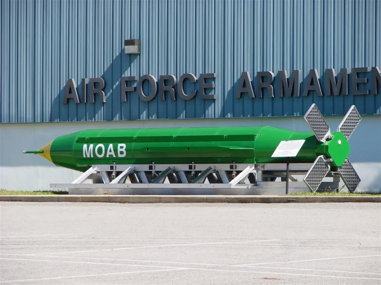 Trump 'tüm bombaların anası' GBU-43/B'yi İran'a karşı kullanmayı planlıyor! Hedefleri belli