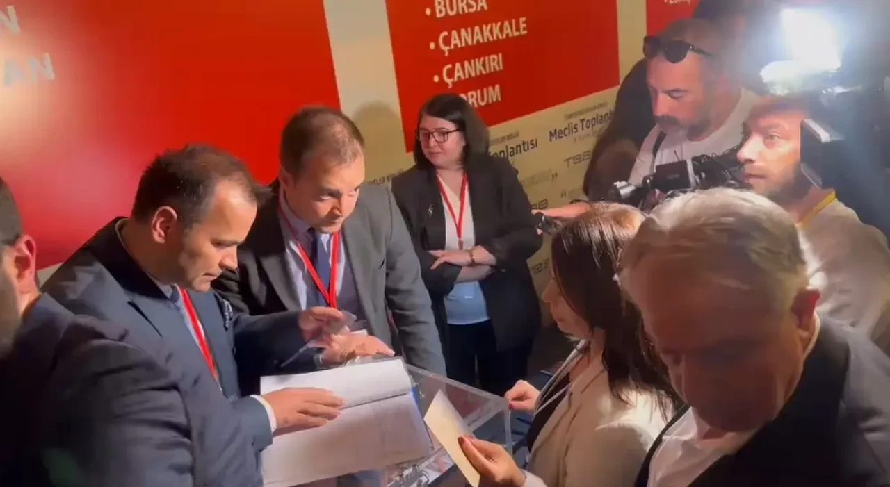 Türkiye Belediyeler Birliği'nde seçim! YENİ Parti ve AK Parti'nin adayı yarışıyor