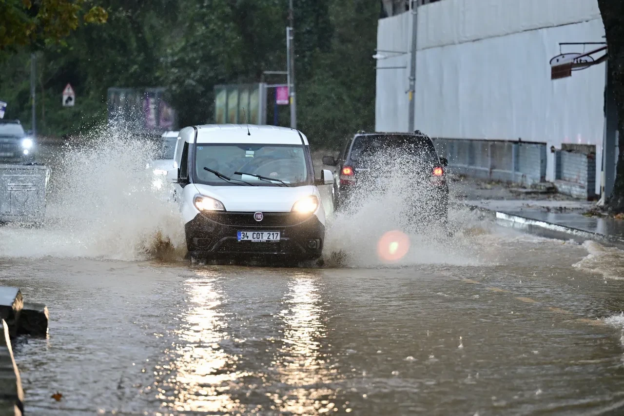 Vali Davut Gül açıkladı: İstanbul'da okullar yarın da tatil edildi