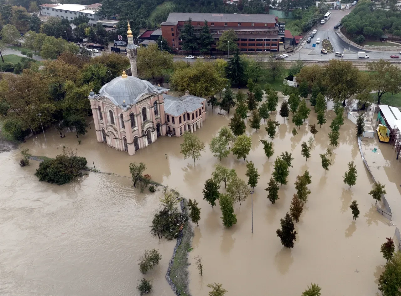 Vali Davut Gül açıkladı: İstanbul'da okullar yarın da tatil edildi
