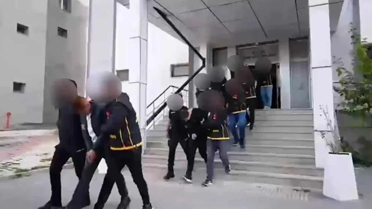 Van'daki operasyonda 11 tutuklu: 2.3 milyar TL’lik şüpheli para hareketi tespit edildi
