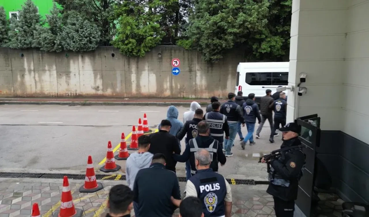 16 ilde yasa dışı bahis çetesine darbe: 6.2 milyar liradan fazla parayı akladıkları ortaya çıktı