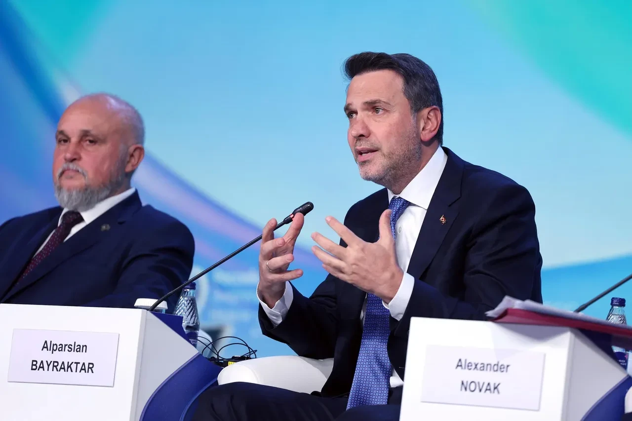 Bakan Bayraktar Rusya Enerji Haftası’nda konuştu: "Altyapımız hazır, boru hatlarının kapasitesini etkin kullanmalıyız"