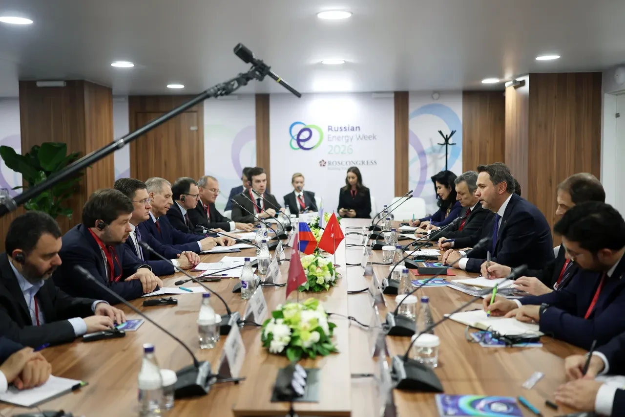 Bakan Bayraktar Rusya Enerji Haftası’nda konuştu: "Altyapımız hazır, boru hatlarının kapasitesini etkin kullanmalıyız"